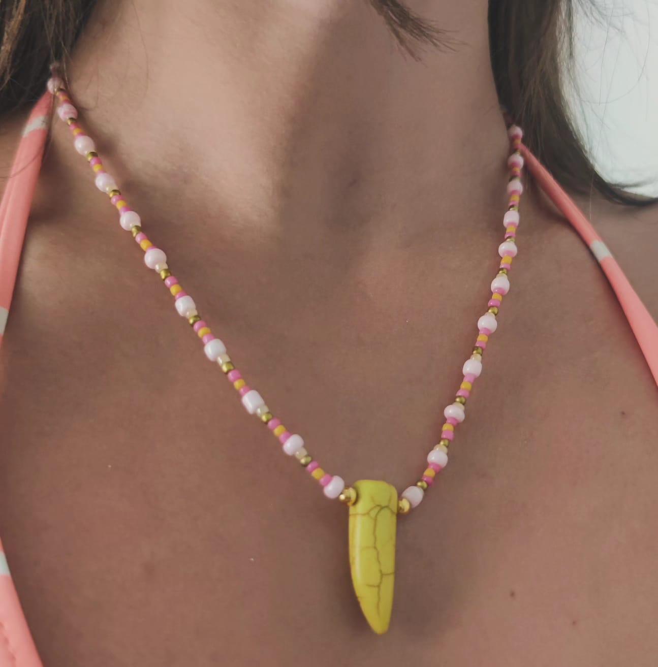 Collar rosa y amarillo Redisca